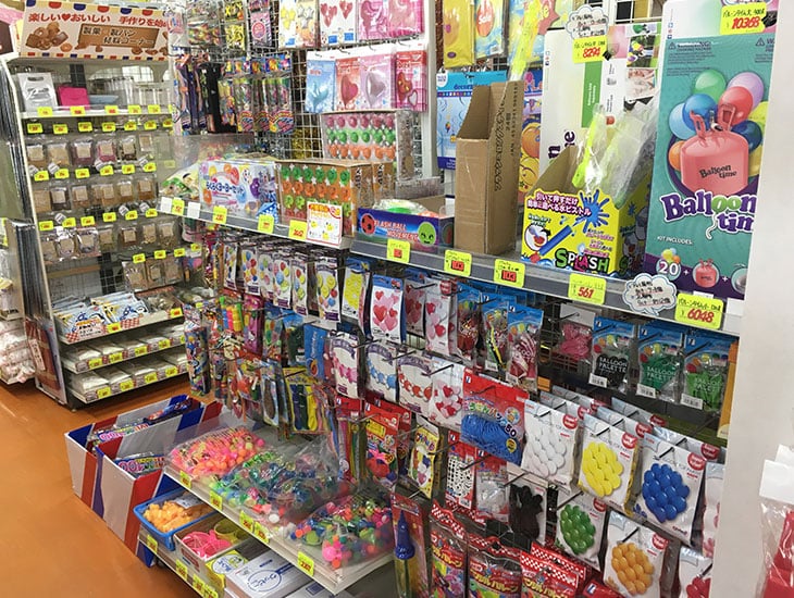 包装資材から化成品、食品容器、店舗用品と学校関係、地域のイベントに役立てる商品多数取り揃えております。お取り寄せ、別注、名入れもOK！お気軽にご相談下さい。お見積り致します。業者の方から一般の方まで楽しんで頂けるお店。是非ご来店下さい。