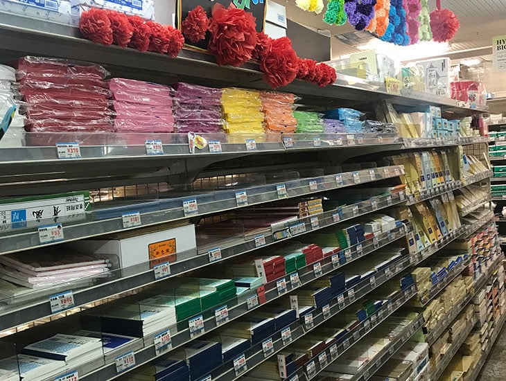 当店は包装資材はもちろん様々な商品を幅広く取り揃えております。もしお探しの商品が店頭にない場合はお気軽にスタッフまでご相談下さい。業者の方から一般の方までみなさまのご来店をスタッフ一同心よりお待ちしております。