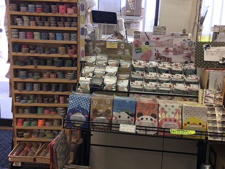 名古屋北部市場北側・10ｍの立看板が目印！　あらゆるお店やイベント・ネット販売などに不可欠な包装資材の専門店です。紙袋・化成品袋・弁当容器・カップ・文具・イベントグッズ・・・ｅｔｃ　時代に特化した品ぞろえを常に考えています。是非、一度ご来店下さいませ。
