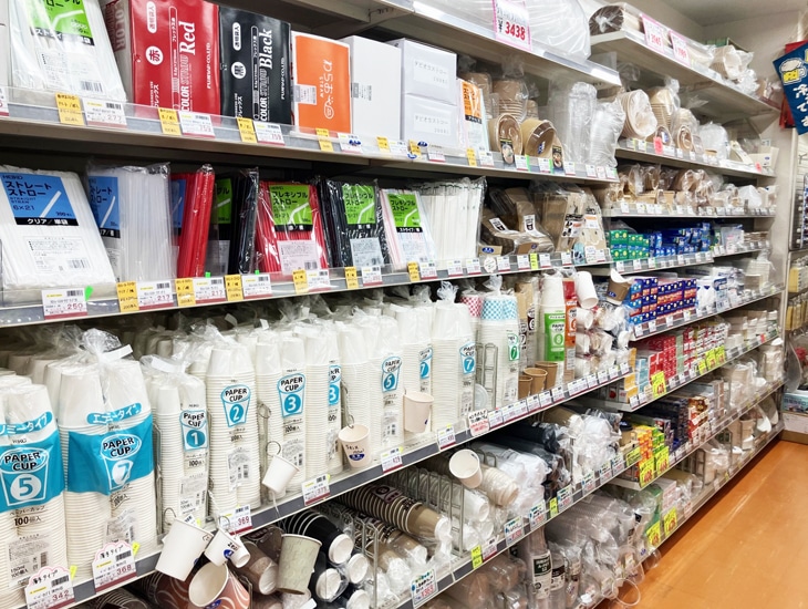 ラッピング用品やイベントグッズを中心に、幅広い商品を取り揃えた店舗です。<br>日常使いから業務用途まで、さまざまなニーズに対応しています。是非ご来店ください。